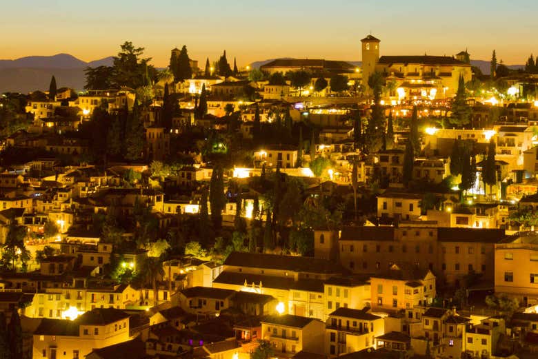 Bairro Albaicín de Granada à noite