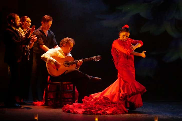 Você desfrutará de um emocionante show de flamenco