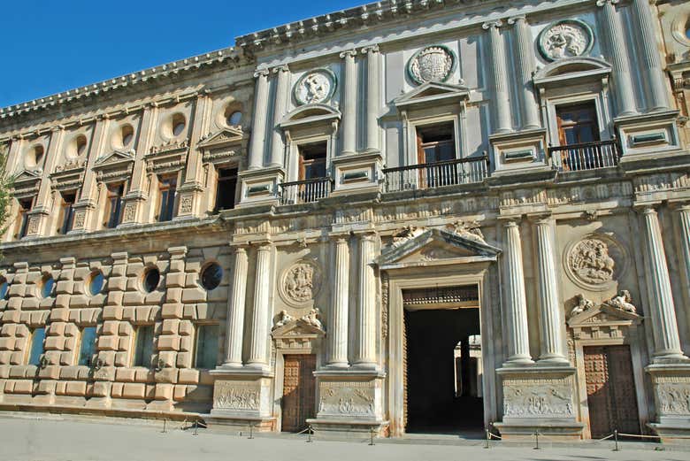 Fachada do Palácio de Carlos V