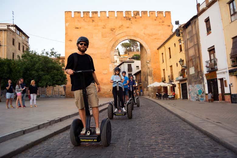 Percorrendo o centro de Granada de segway