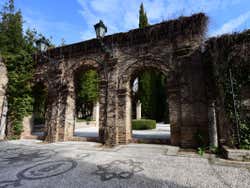 Arco nos jardins do Palácio dos Córdova