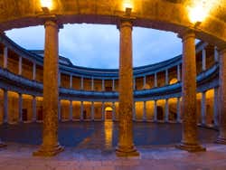 Palácio de Carlos V à noite